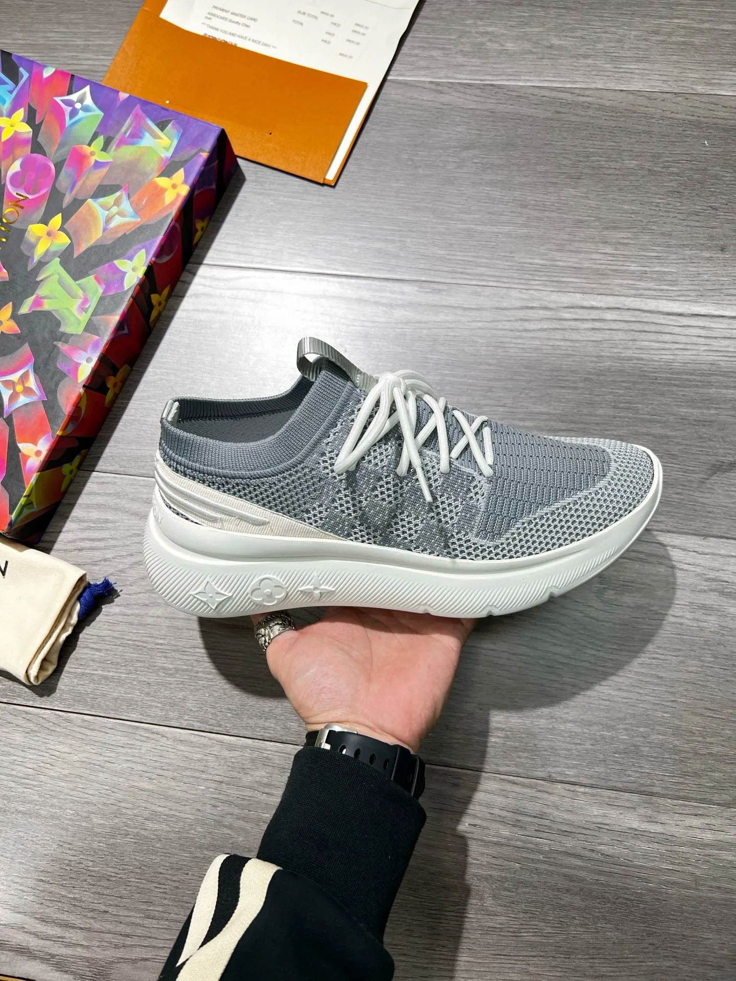 Ex-factory price: 460💰◾️▫️Lv~ Brand new low-cut men’s socks and shoes👟, made of special elastic knitted fabric consistent with the high-end original version, thickened and thickened to ensure multi-season practicality and wrinkle resistance, and will never deform or become loose after repeated stretching! It feels light and comfortable on your feet! Four colors available, Size: 38-45 (45 is custom-made and cannot be returned or exchanged)